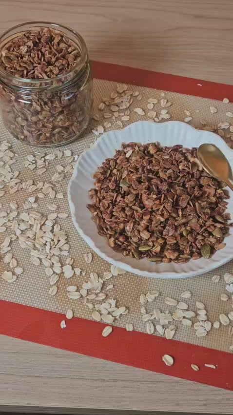 Jaggery Chai-Spice Granola – Oats, Almonds, Pumpkin & Sunflower Seeds
